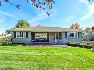 32 Mohawk Trl, West Milford, NJ 07480