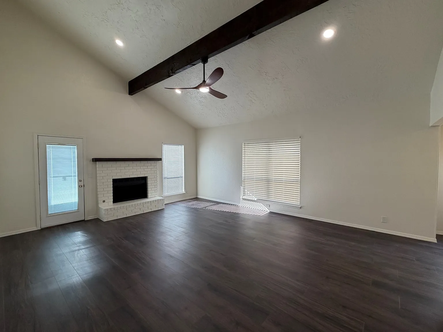 2 bed, 1323 sqft, $1,800 — Photo 2