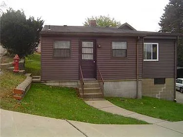 2413 Helen St photo 1