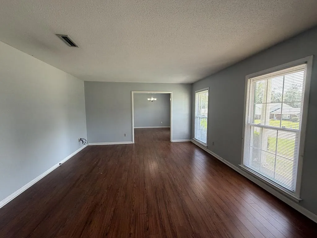 211 E Hickory Bend — Photo 4