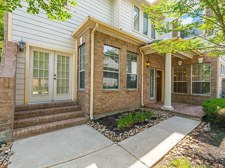 138 Zephyr Bend Pl — Photo 4