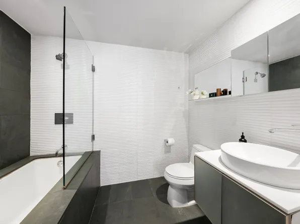 425 East 13th Street image 5 of 16