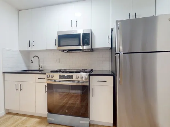 76-16 Grand Cent Parkway image 6 of 21