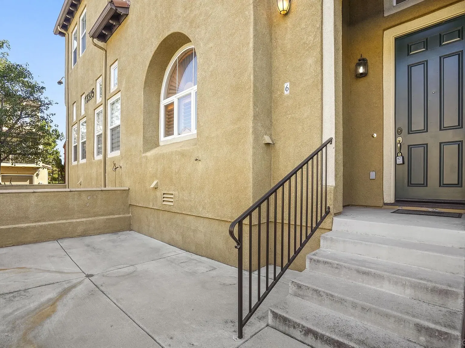 3 bed, 2.5 bath, 1825 sqft, $4,250 — Photo 4