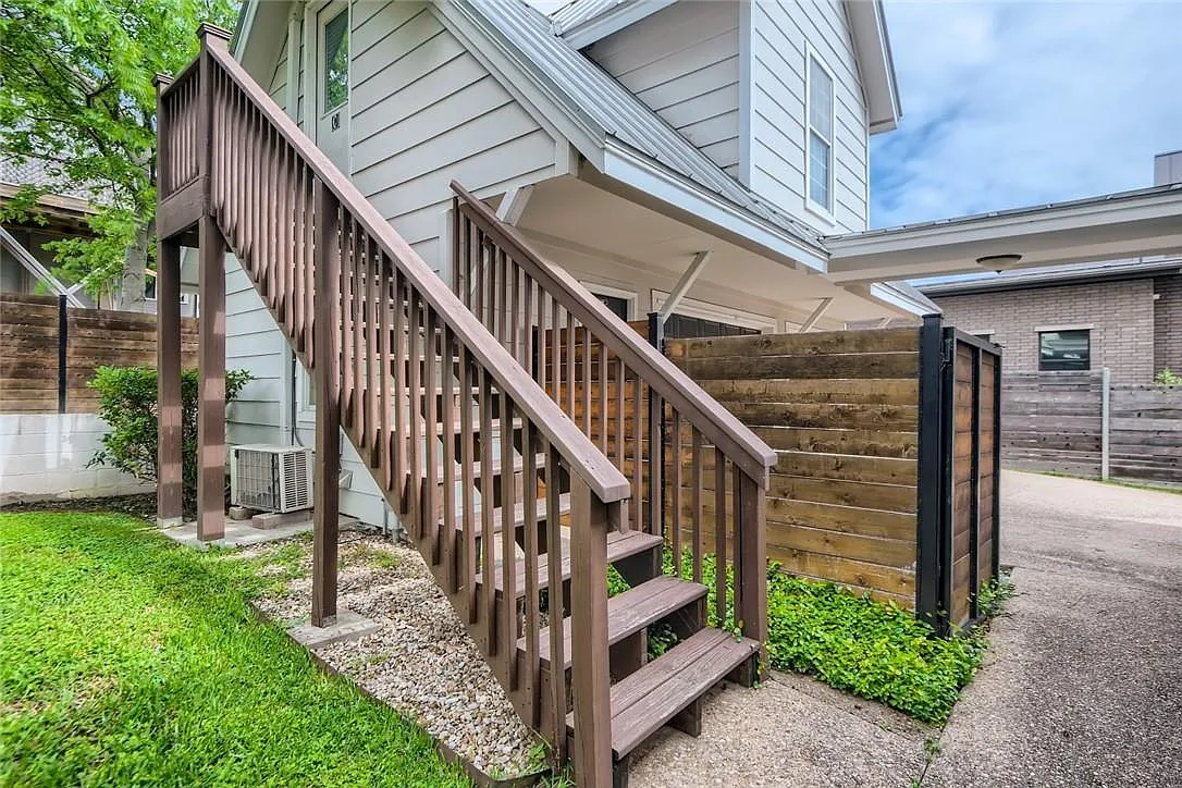 Studio, 1.0 bath, 408 sqft, $2,095 — Photo 3