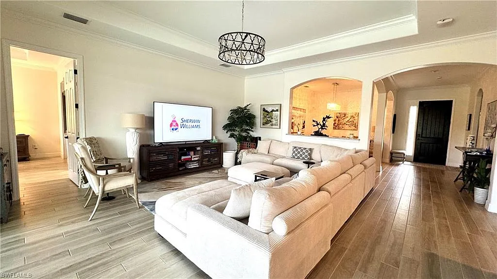 4 bed, 2.0 bath, 2251 sqft, $12,000 — Photo 4