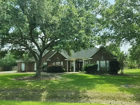 615 Meadowlark Ln, Winnie, TX 77665