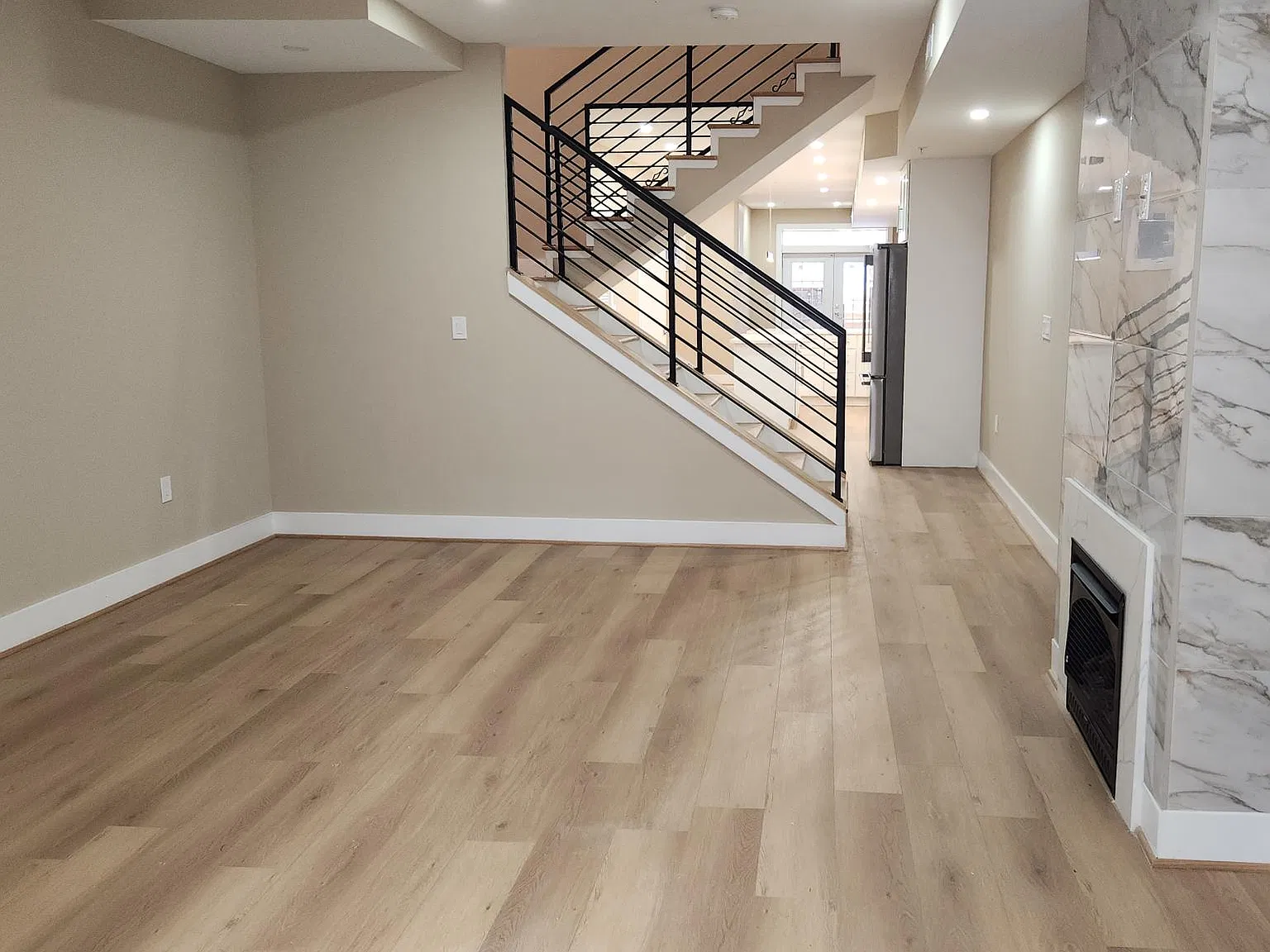 3 bed, 2.5 bath, 2000 sqft, $5,100 — Photo 4