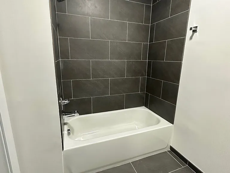 1127 Stuyvesant Ave #205 — Photo 8