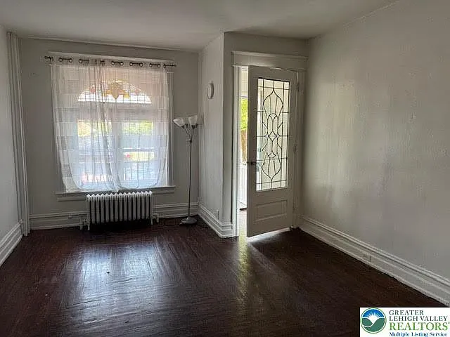 208 Ridge Ave — Photo 4