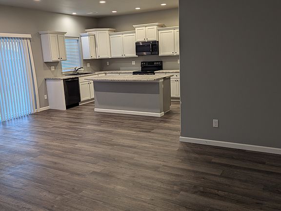 5th image of 605 Rolling Hills Dr