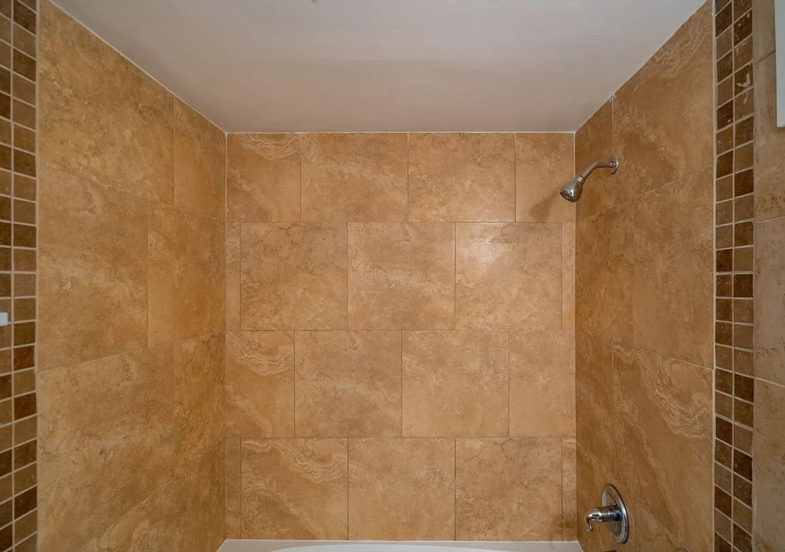 2 bed, 1.5 bath, 1000 sqft, $1,495 — Photo 2