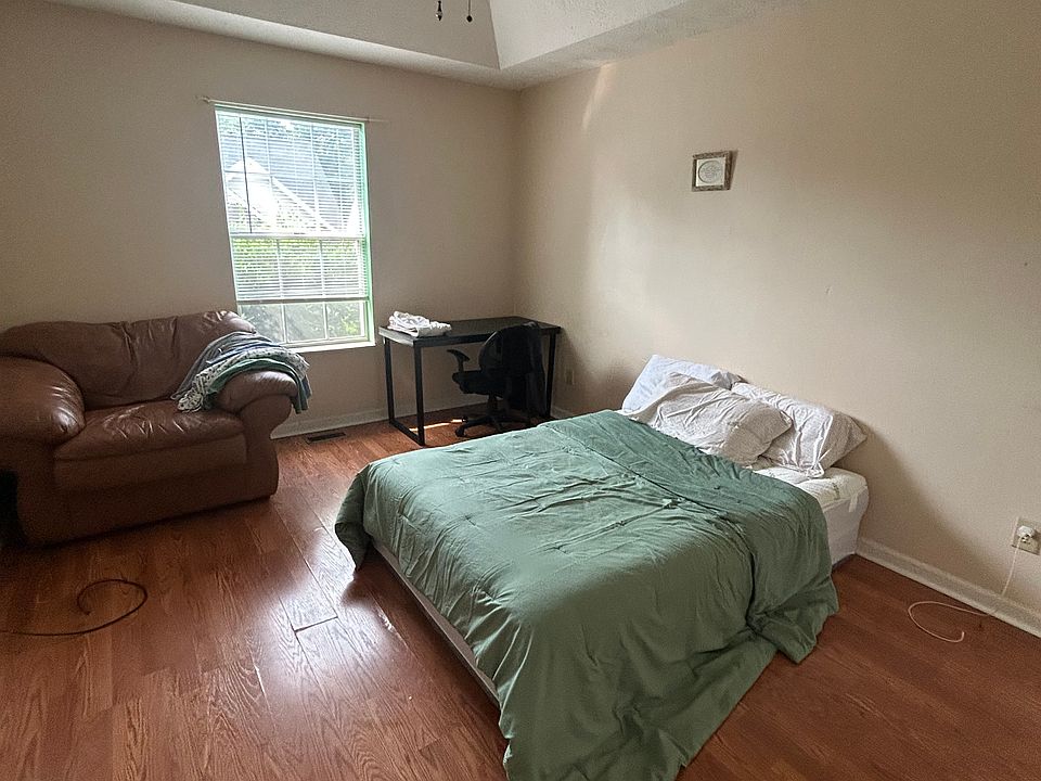 2nd image of 510 Bellmore Pl