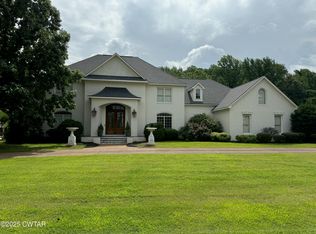 905 Grayson Ln, Jackson, TN 38305