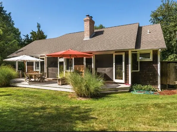 https://photos.zillowstatic.com/fp/298282f0b35c385582fd287b72573dd6-p_e.webp
