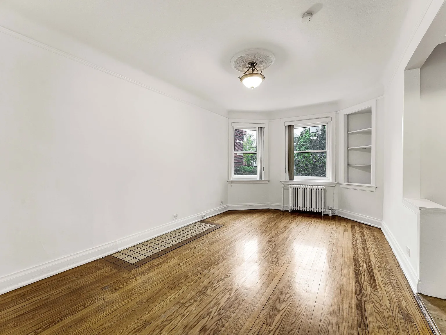 235 Charlotte St — Photo 4