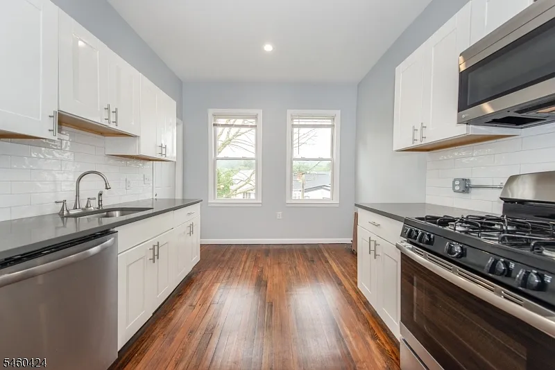 3 bed, 1.0 bath, $2,300 — Photo 3