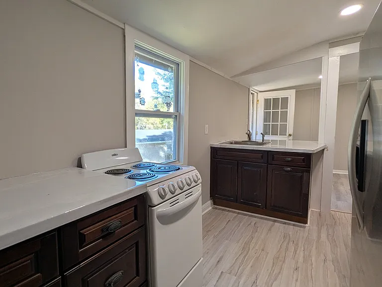 110 Dye St — Photo 4