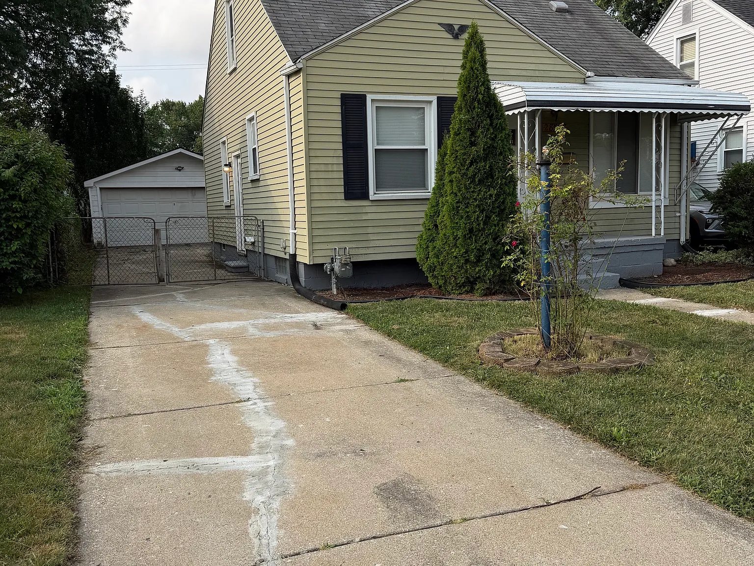 3 bed, 950 sqft, $1,675 — Photo 3