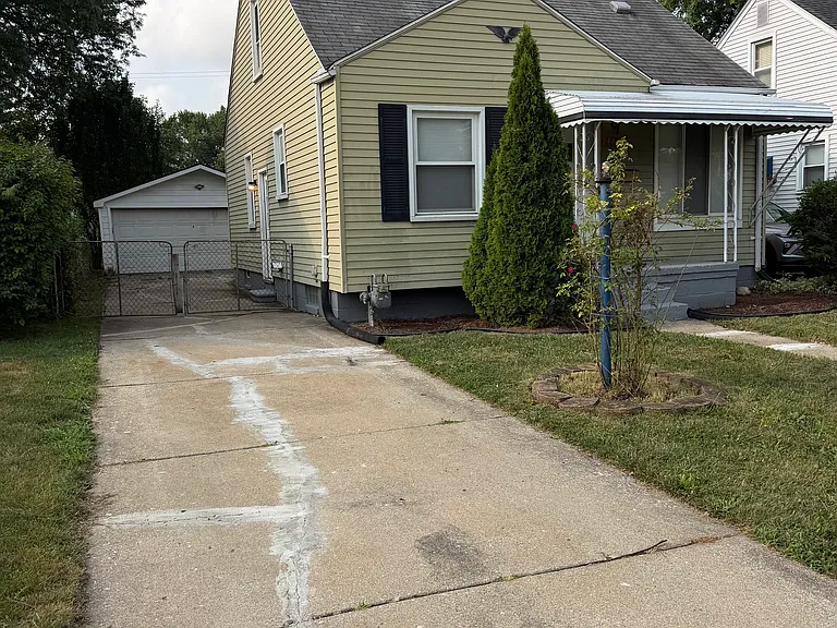 28537 Barton St — Photo 3