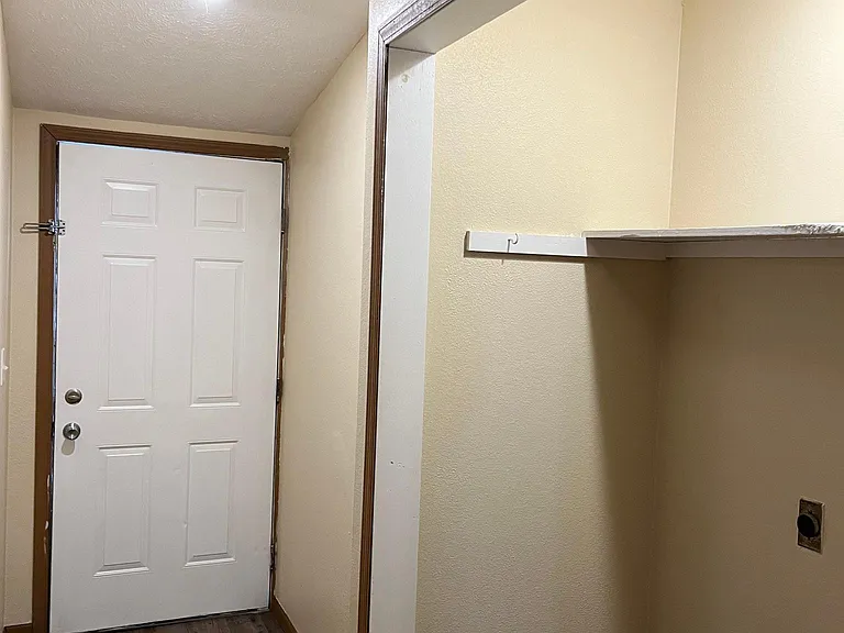 813 W Poplar St #813 — Photo 9