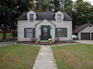 270 8th St, Reedsburg, WI 53959