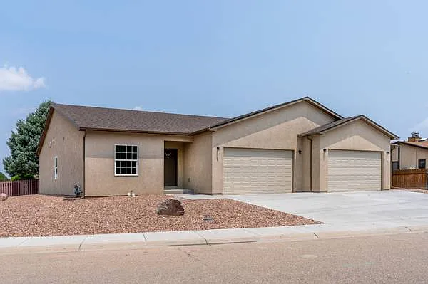 3 bed, 1601 sqft, $2,050 — Photo 2