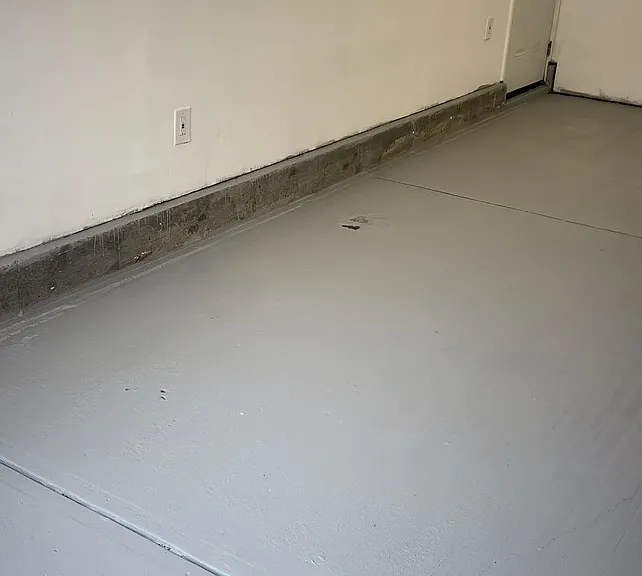 Garage with windows / AC / Private entrance