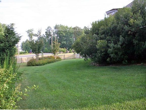 4th image of 3080 Danrett Ln