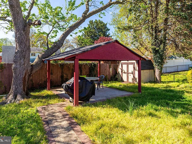 502 N Mansfield St — Photo 30