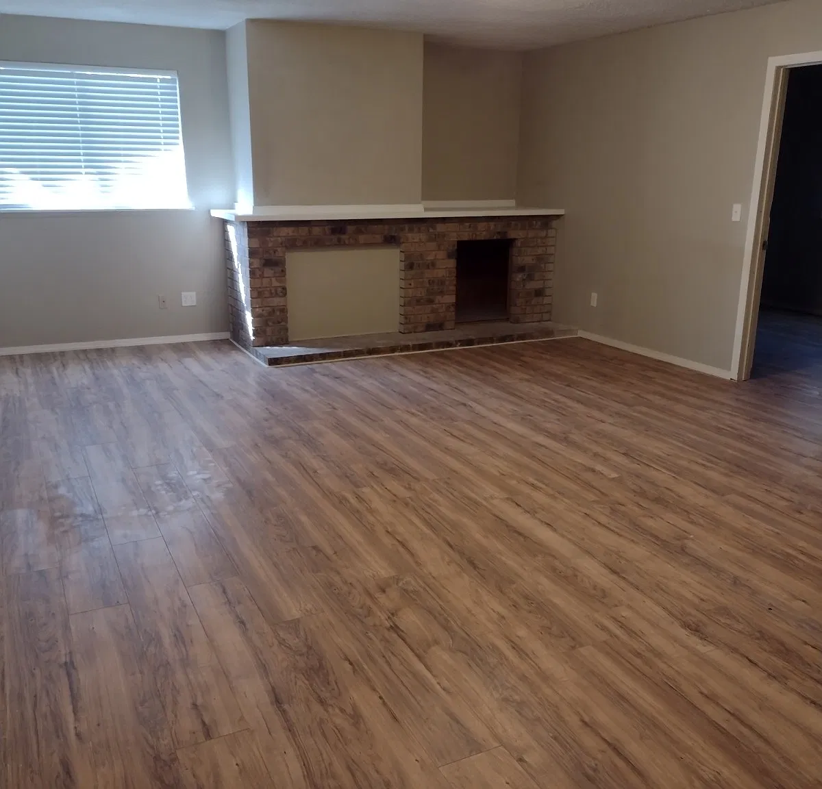 6 bed, 2000 sqft, $2,850 — Photo 4