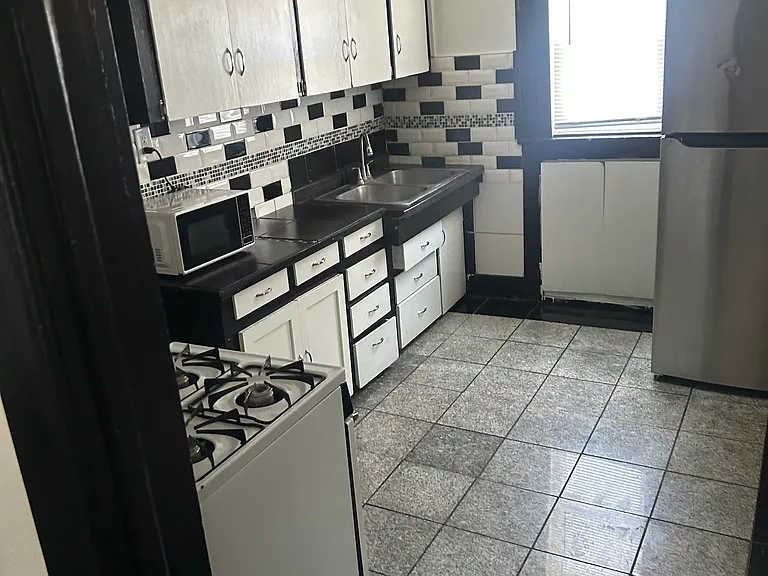 236 W Broadway St #1 — Photo 9