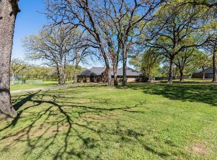 121 Towering Oaks Ct, Burleson, TX 76028