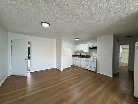 4th image of 2402 W Slauson Ave