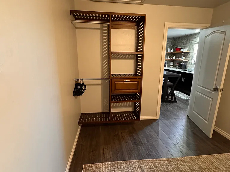1207 W Gore Blvd #17 — Photo 8