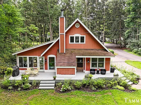 6373 Lake Ridge Dr, Saugatuck, MI 49453