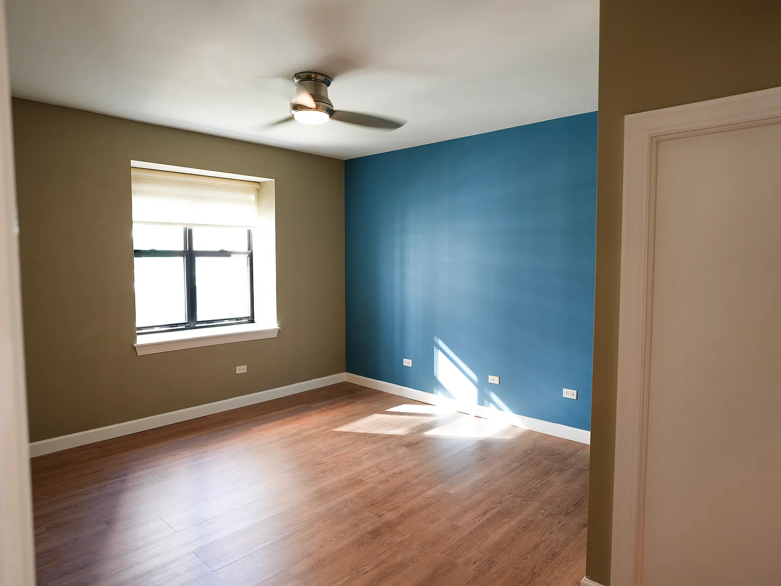 2 bed, 1100 sqft, $3,900 — Photo 3