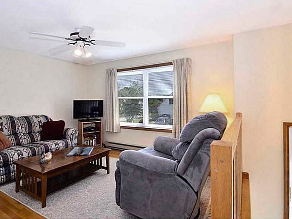 3rd image of 45 Sentinal Dr