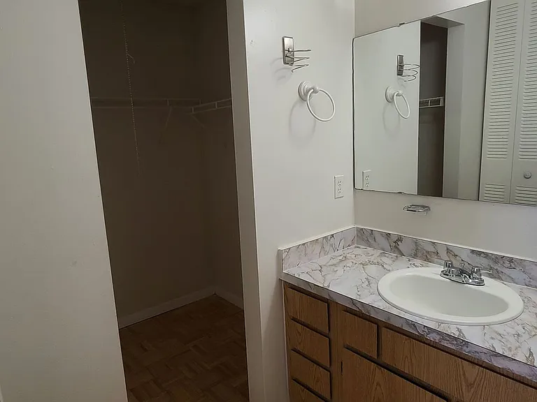 1101 Spring Meadow Dr — Photo 5