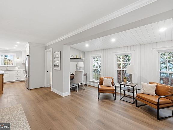 4th image of 4218 Brookfield Dr