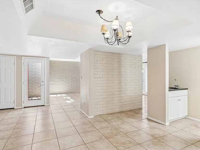 5208 N 78th Way — Photo 5