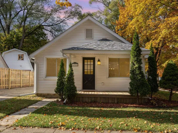 1711 Adelaide St, Midland, MI 48640