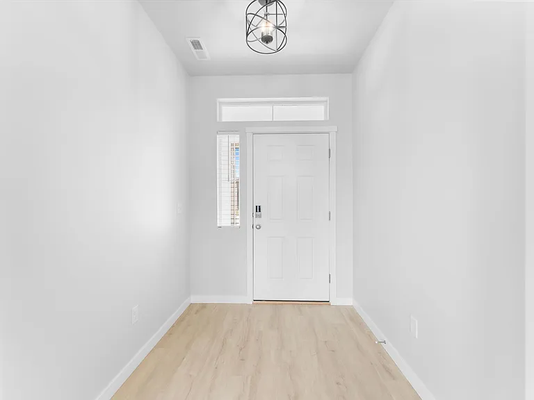 510 Waverly Ave — Photo 3