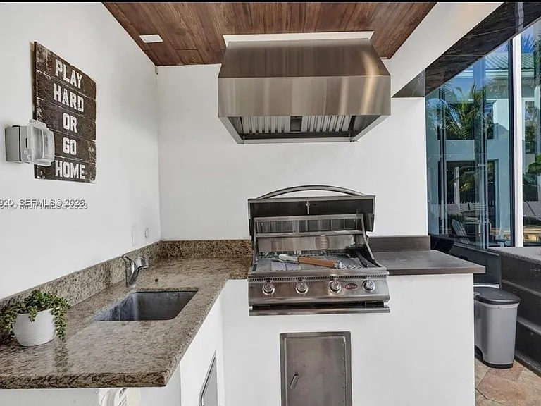 11400 NW 7th St — Photo 48