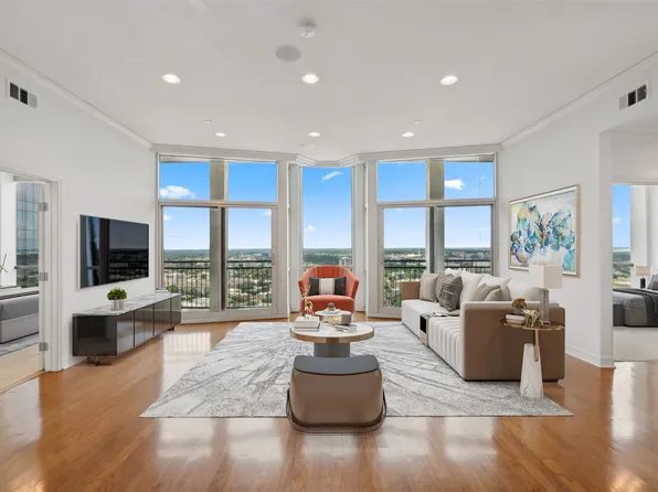 500 Throckmorton St APT 2207, Fort Worth, TX 76102