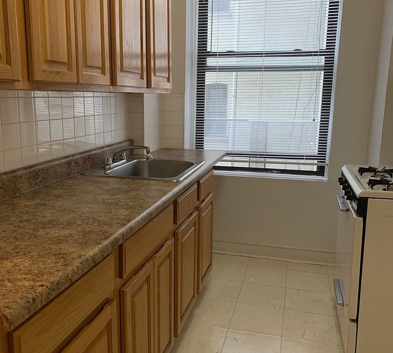 2nd image of 3114 35th St APT 1E