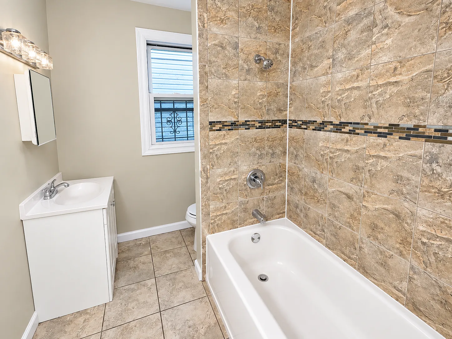 3 bed, 1200 sqft, $1,995 — Photo 4