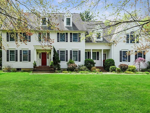 4th image of 5 Spruce Hill Ct