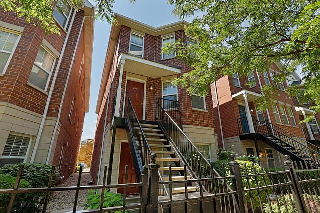 1st image of 639 W Elm St #32B
