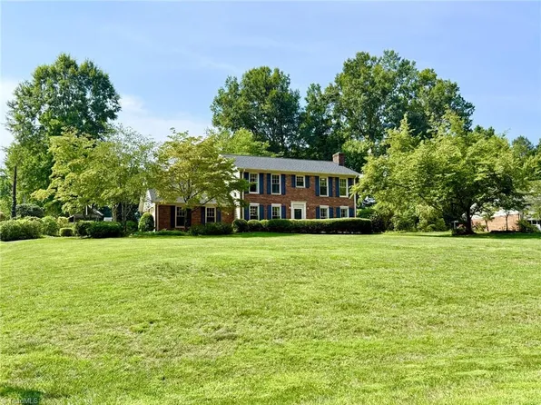 1301 Woodbrook Dr, Kernersville, NC 27284